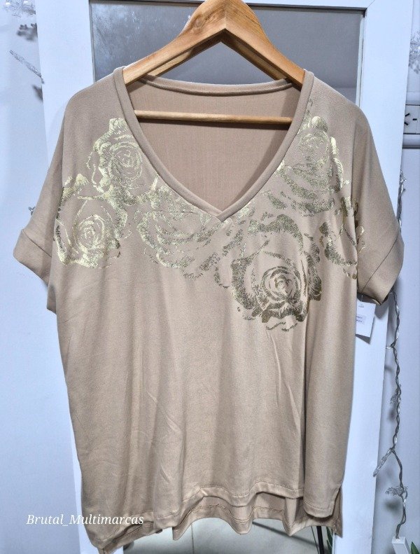 Producto - Remeras Metalizadas Cuello V Amplias abarcan XL-XXL 130-135 cm Foil - 0