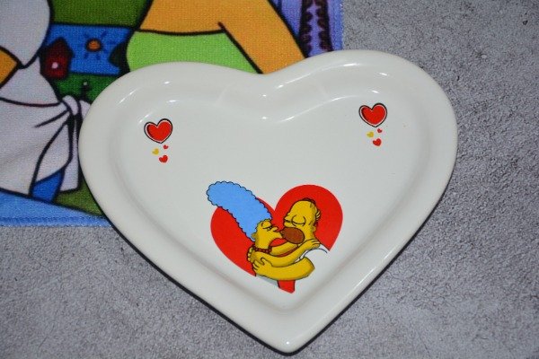 Producto - PLATO CORAZÓN - HOMERO Y MARGE - 1