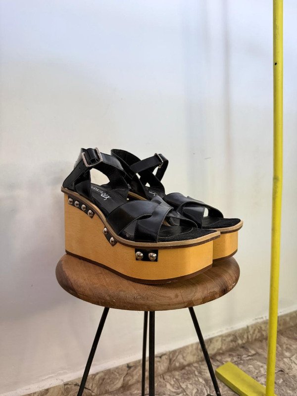 Producto - SANDALIAS RICKY SARKANY TACO MADERA 39