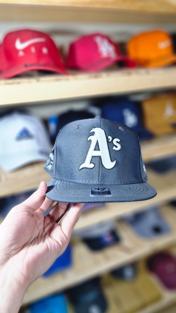 Producto - GORRA PREMIUM A's GRIS PLANA