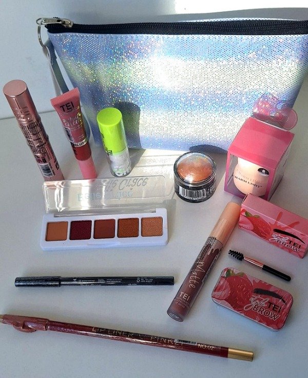 Producto - Set de Maquillaje Mujer Nude con neceser de regalo!