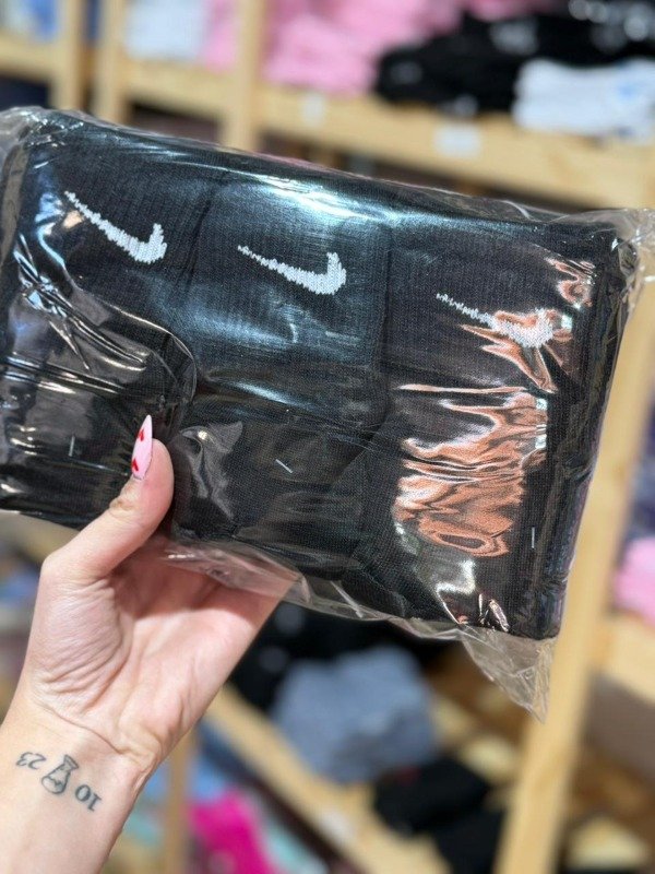 Producto - Docena Cerrada Nike Negras