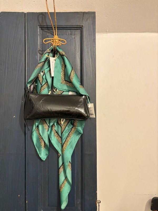 Producto - BANANITA DE HOMBRO CHAROL