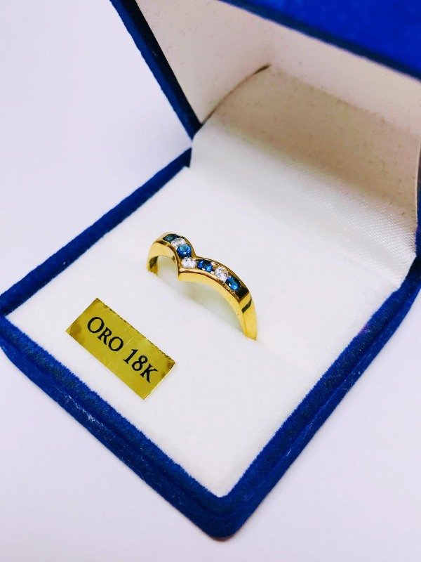 Producto - ANILLO ORO 18K - MEDIO SIN FIN V