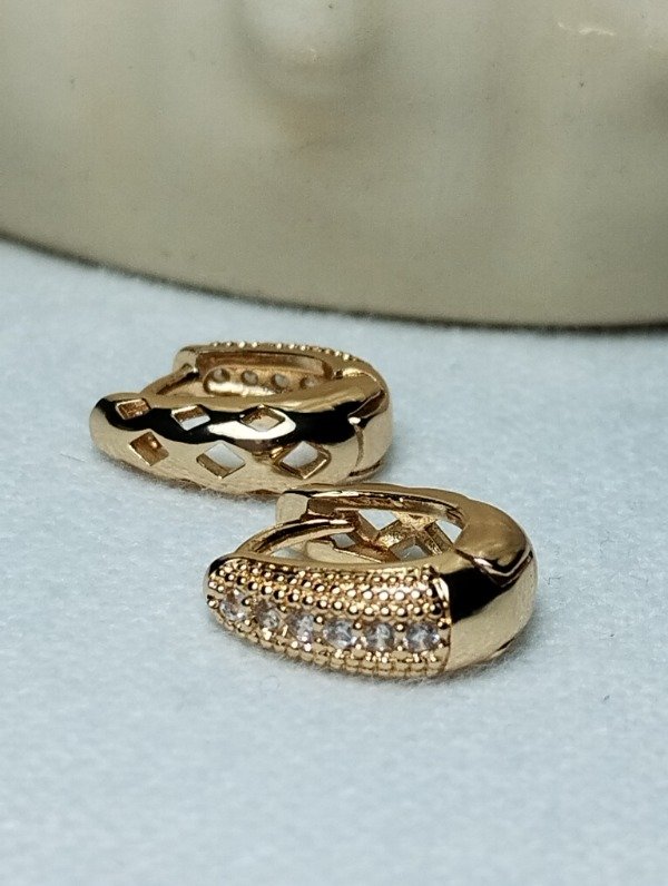 Producto - Argollas doradas strass