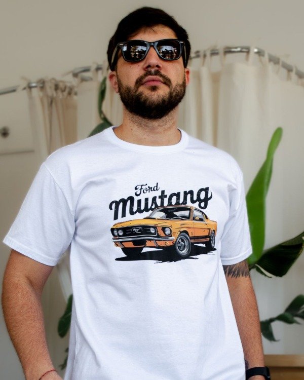 Producto - Remera de hombre blanca (Ford Mustang)