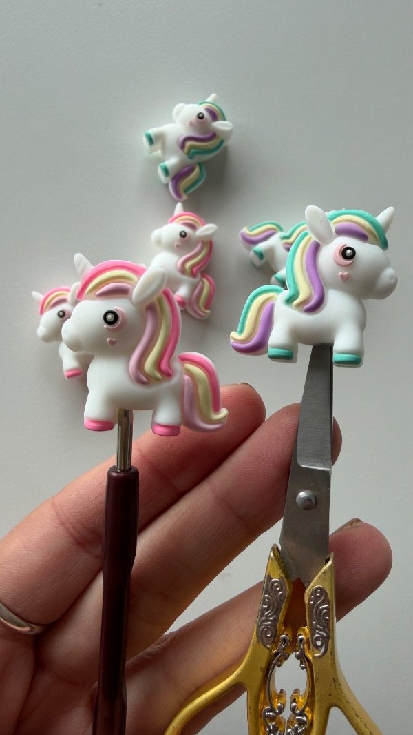 Producto - Tapa protectora de TIJERA y AGUJAS/ pony - 0