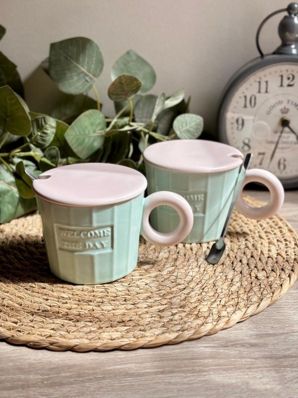 Producto - Taza con tapa y cuchara Welcome