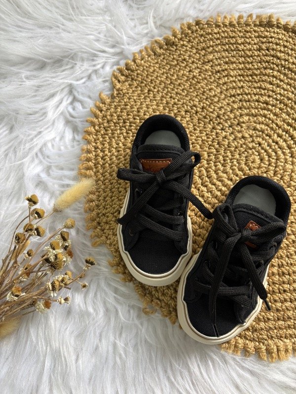 Producto - Zapas negras clásicas del 18 al 26 - 1