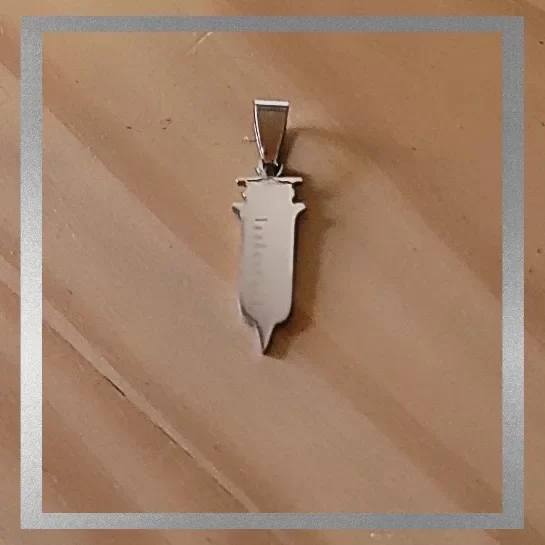 Producto - Dije Jeringa (modelo 1)