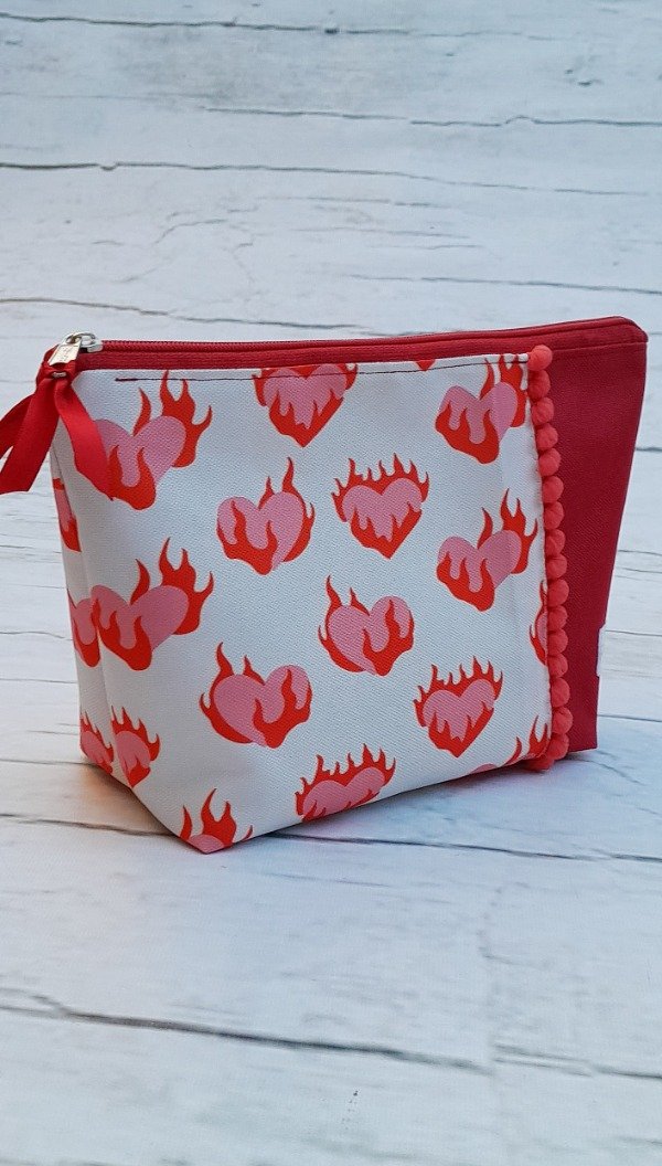 Producto - Neceser classic corazon en llamas