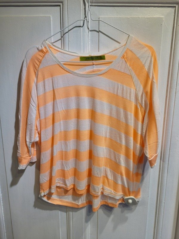 Producto - Remera RAPSODIA rayada naranja fluo y blanco Talle M - PRECIO: 28X