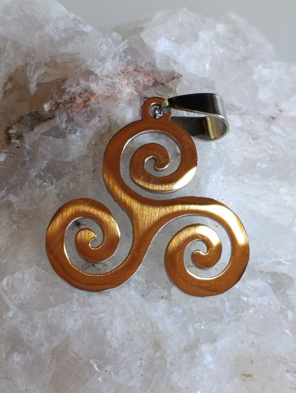 Producto - Dije acero quirúrgico trisquel