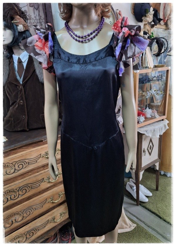 Producto - Vestido Raso Negro volados floreados Años 80 - 0