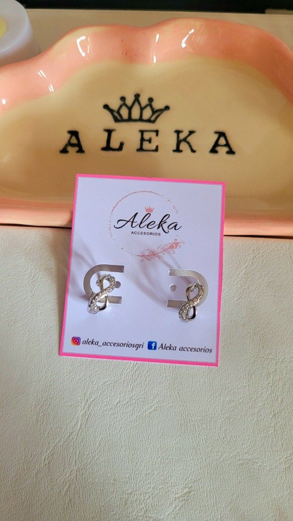 Producto - Argollas infinito con zirconia plateado - 1