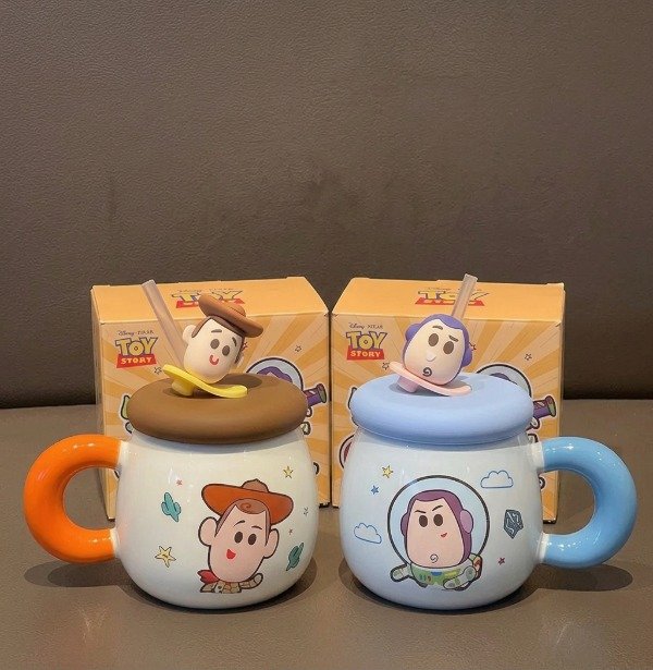 Producto - TAZA CERAMICA CON TAPA Y SORBETE TOY STORY