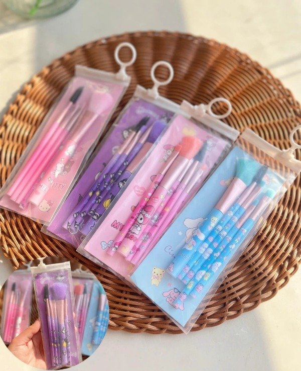 Producto - SET DE BROCHA SANRIO X5 UNIDADES