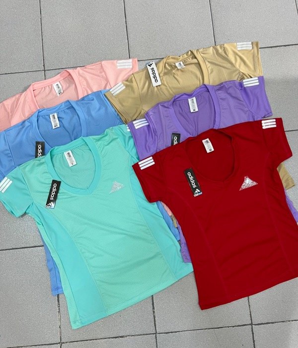 Producto - Remera deportiva entallada adidas