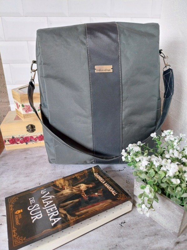 Producto - Mochila viajera antirrobo verde olivo