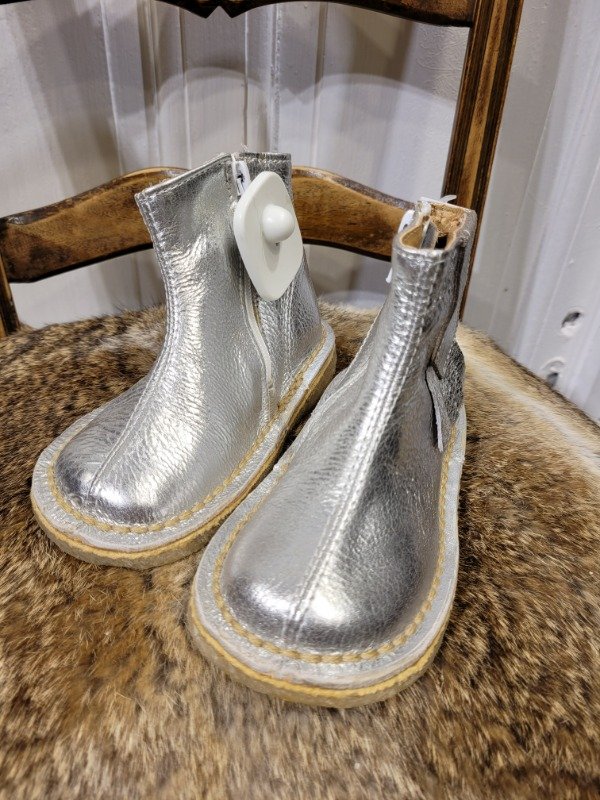 Producto - Botas CARA Y SECA plateadas con flecos NUEVAS Talle 25 SALE - PRECIO: 30X