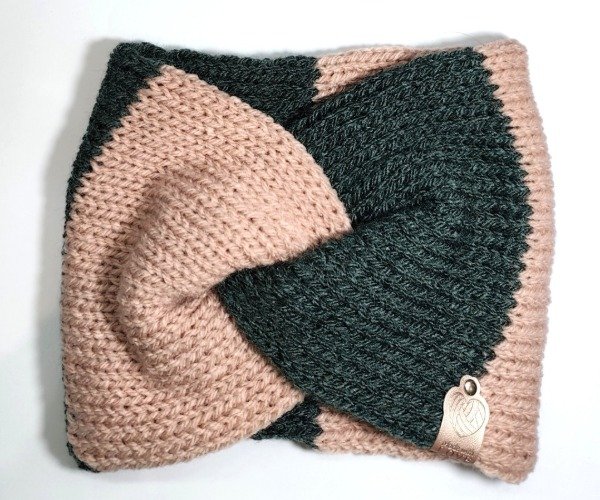 Producto - Cuello cruzado tejido en colores rosa y verde oscuro