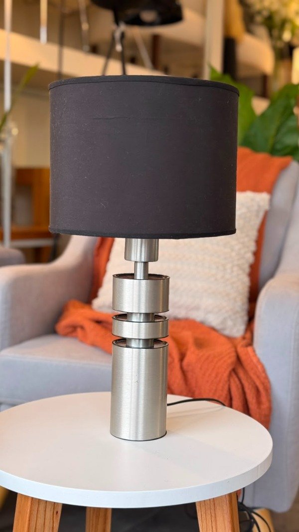 Producto - Lámpara de mesa base aluminio pantalla negra