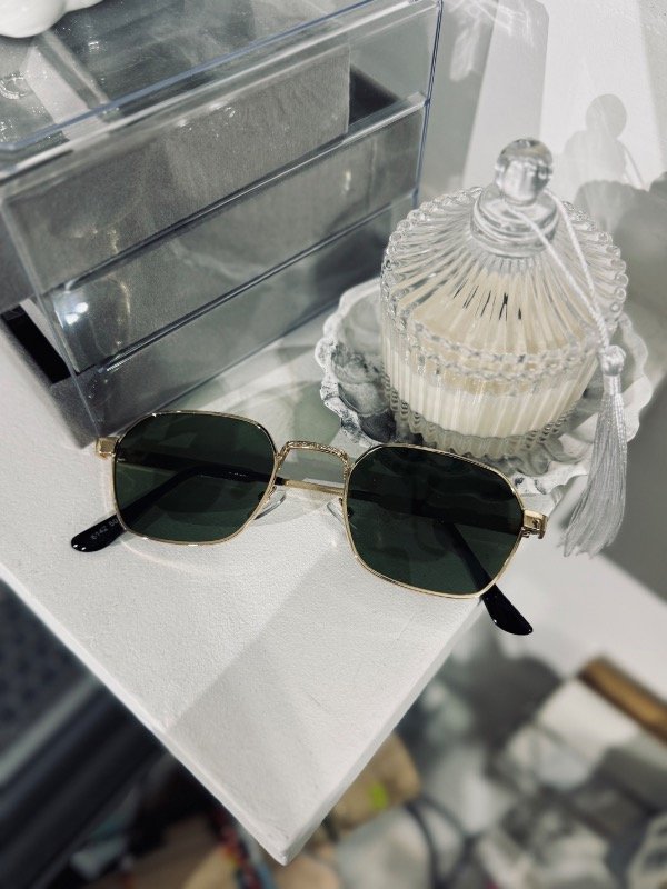 Producto - GAFAS FRANCIA (NEGRO CON DORADO)