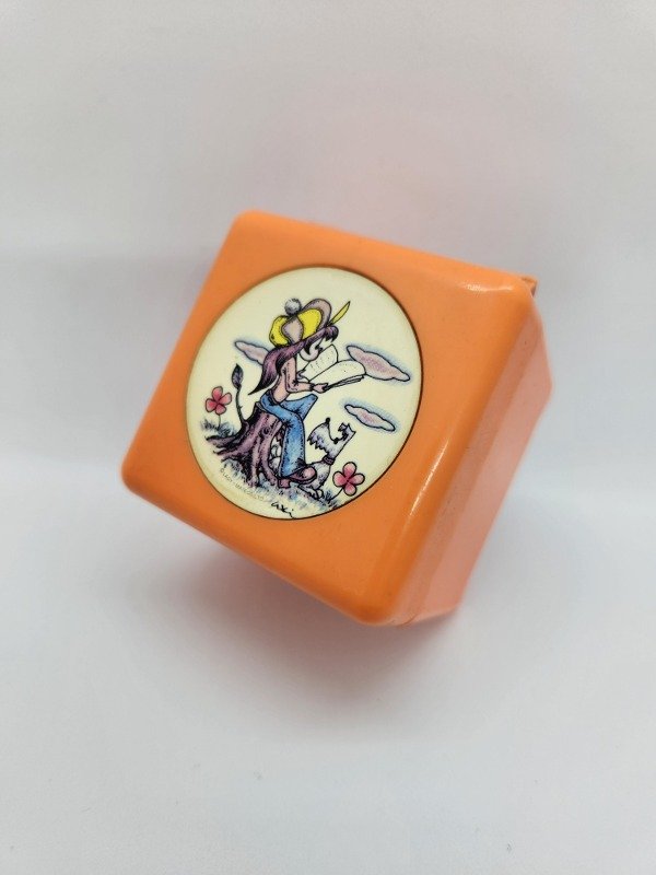 Producto - Caja de Música Niña Lectora