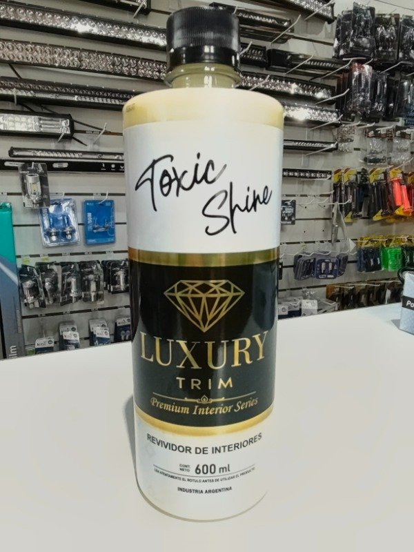 Producto - ACONDICIONADOR LUXURY TRIM x600 mil - TOXIC SHINE - 1