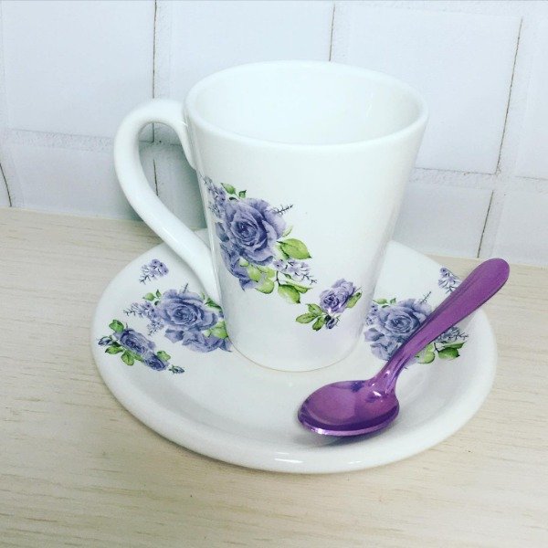 Producto - SET PLATO REDONDO+ TAZA FLORES LILA