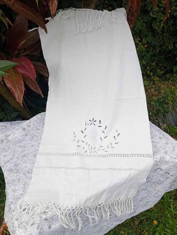 Producto - Toalla con flecos y monograma - 0