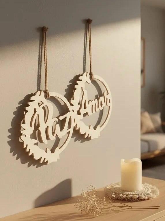 Producto - Duo De Figuras Decorativas Colgantes Amor Y Paz En MDF