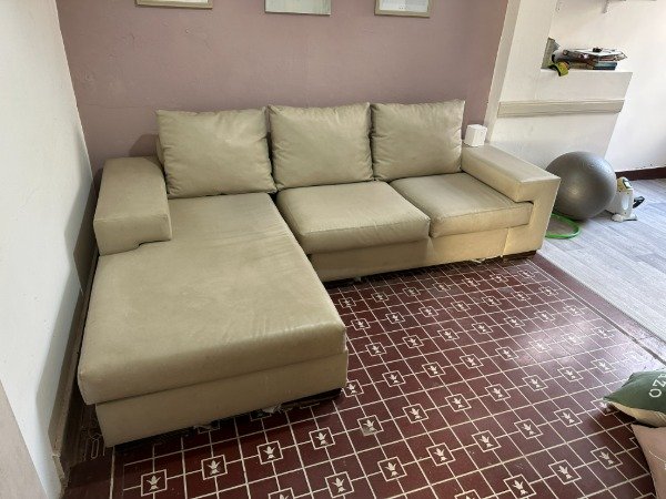 Producto - SILLON EN L 2 MODULOS 250x170x70 TAP CUERO DETALLE EN PATAS #11566