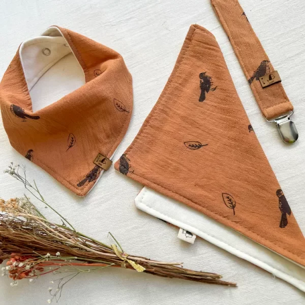 Producto - Set Bandana, Babita y Portachupete CANELA PÁJAROS