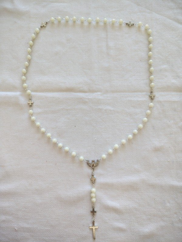 Producto - Rosario perlas blancas Espíritu Santo