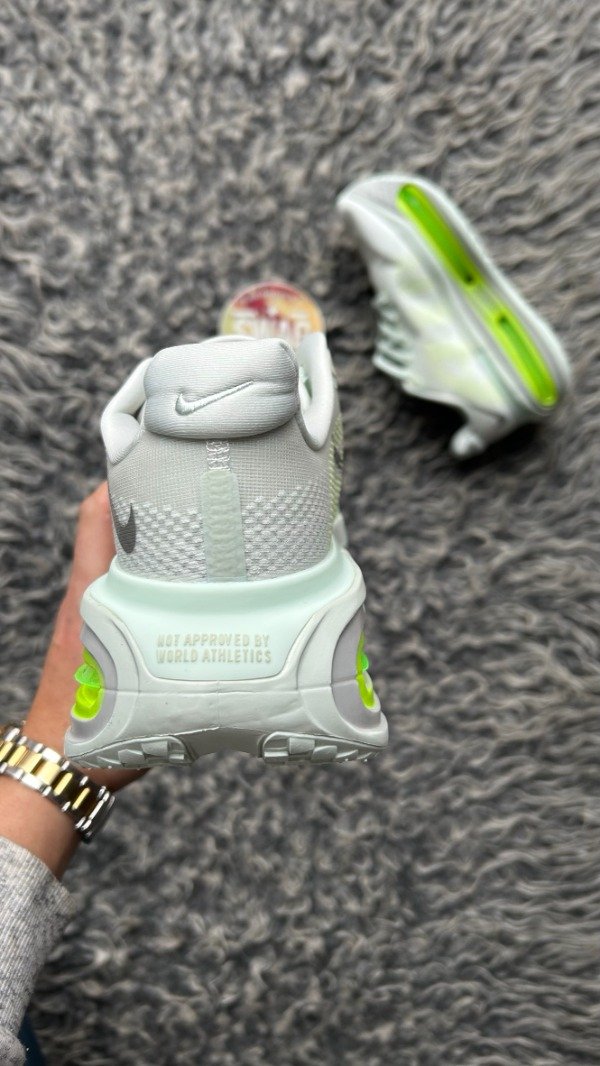 Producto - AIR MAX VOMERO BARELY VOLT - 2