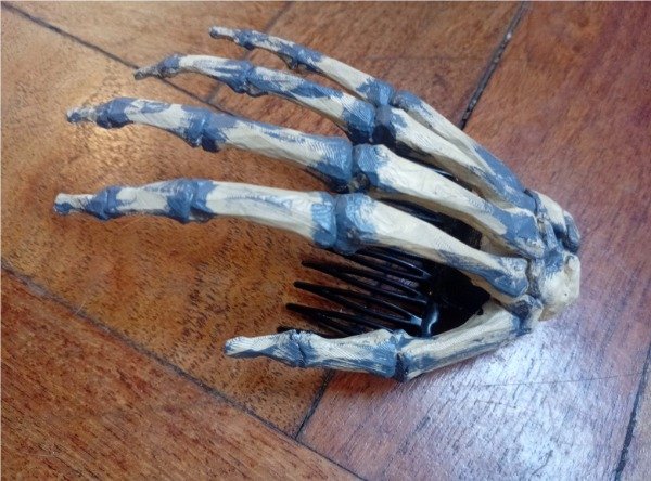 Producto - Peineta Mano Esqueleto