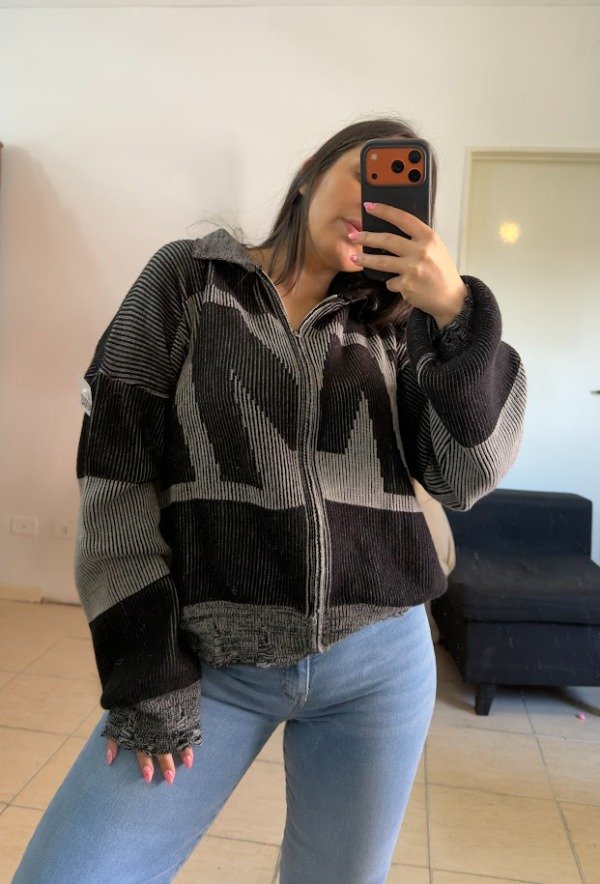 Producto - CAMPERA EME