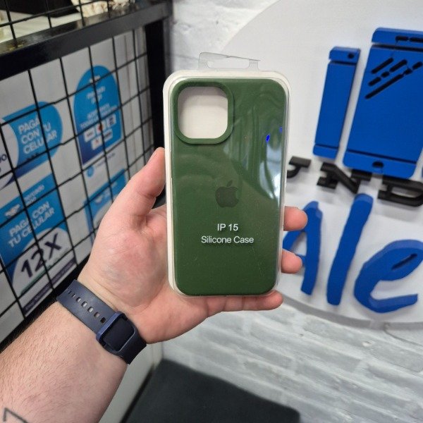 Producto - Silicone Case Verde Militar - iPhone 15