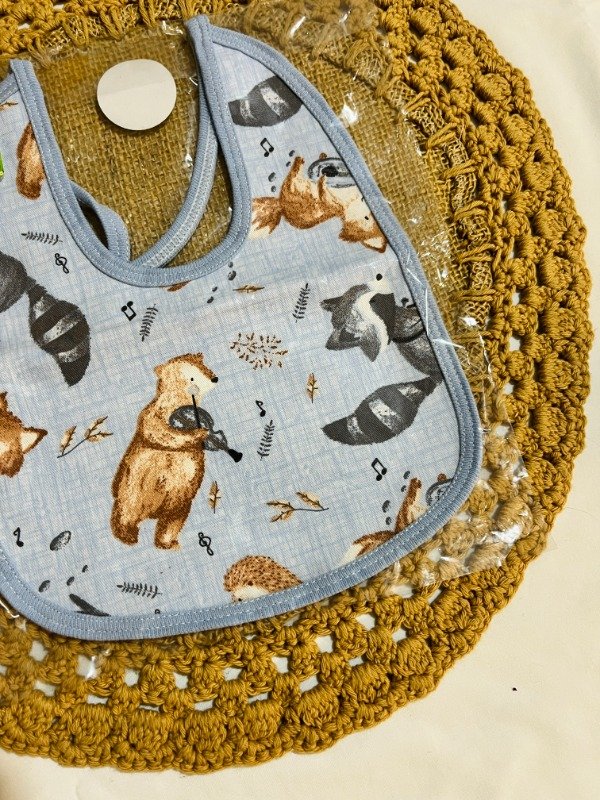 Producto - Babero con tela impermeable - animales musicales - celeste