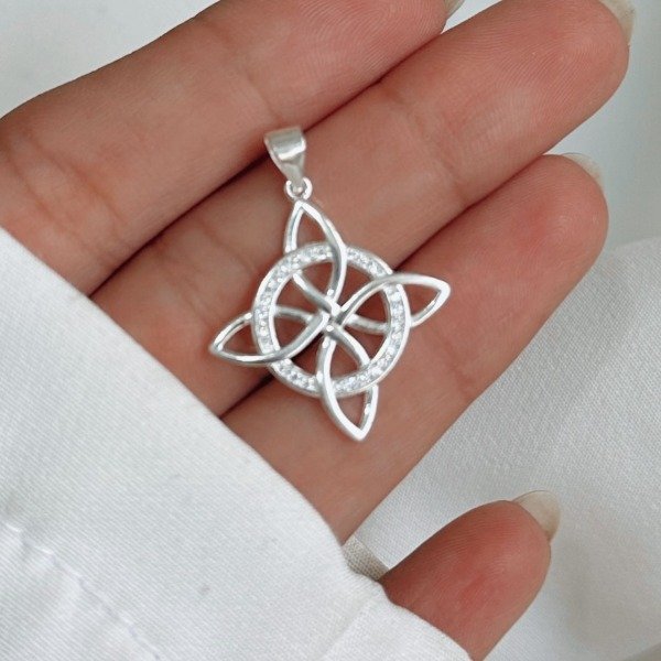 Producto - Dije Forma Nudo De Bruja Plata 925