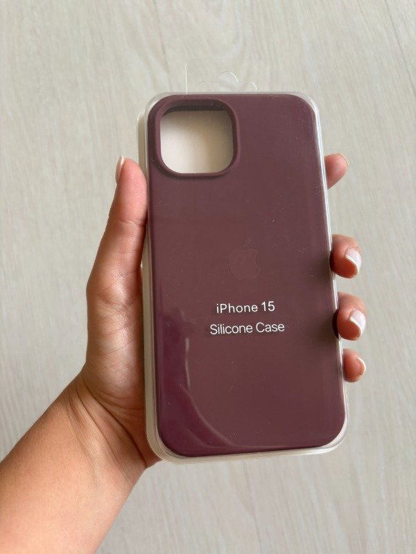 Producto - Silicone Case Ciruela Iphone 15