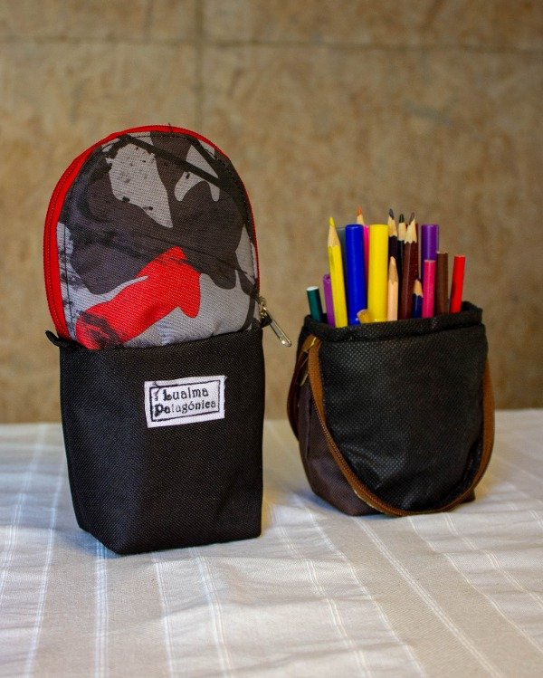 Producto - Lapicero/Cosmetiquero negro y estampado geométrico