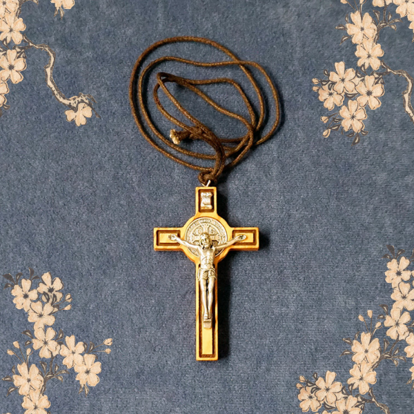 Producto - Cruz de olivo y metal
