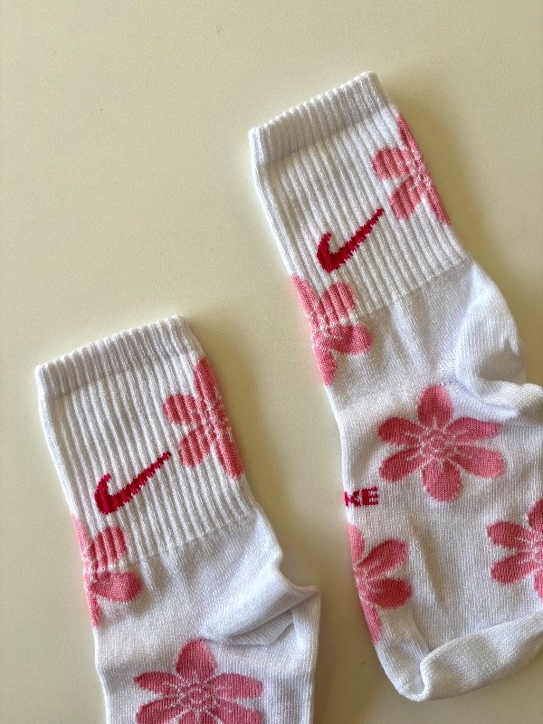 Tenis fucsia NIKE flores — imagen 2