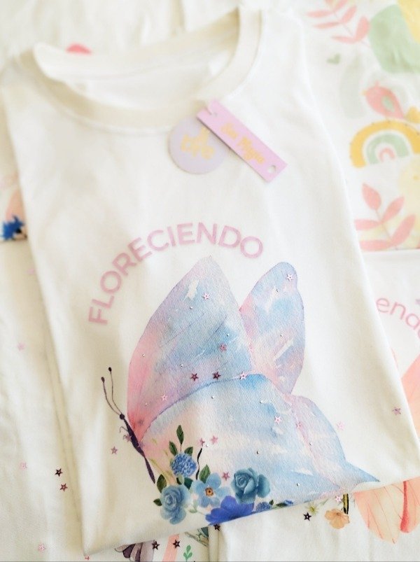 Producto - Remera FLORECIENDO vainilla