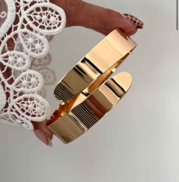 Producto - BRAZALETE ANCHO LISO DORADO
