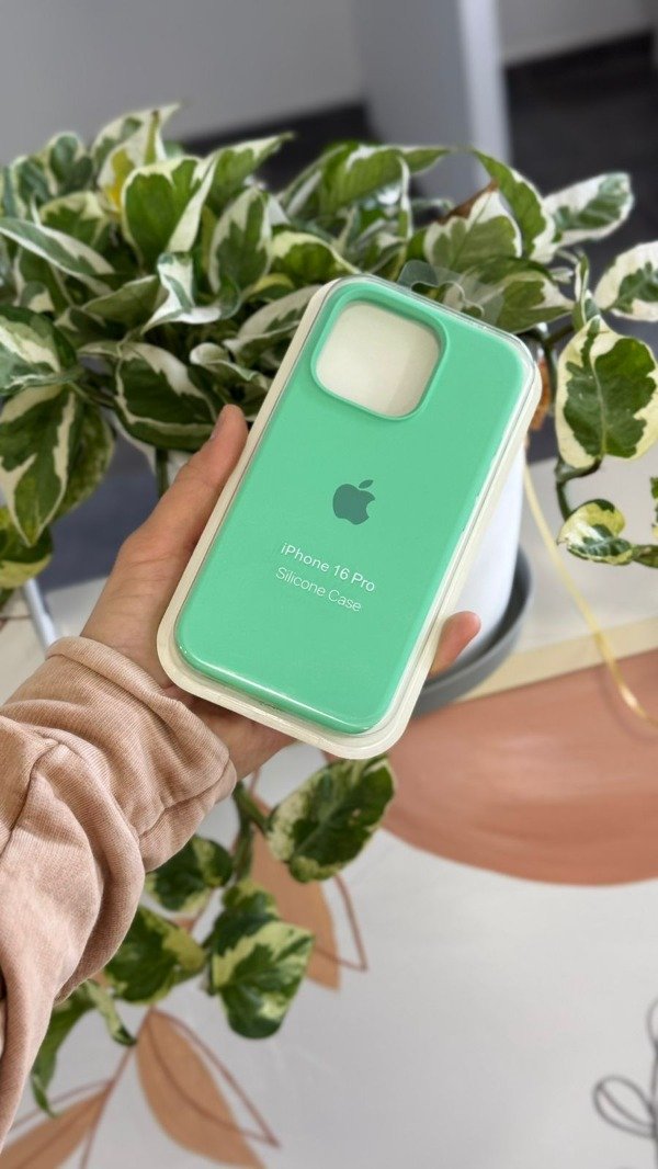 Producto - Silicone Case Verde (Iphone 16 Pro)