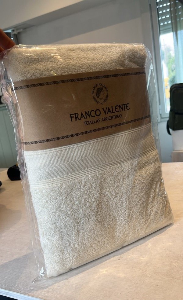 Producto - Juego Toalla y Toallon Franco Valente
