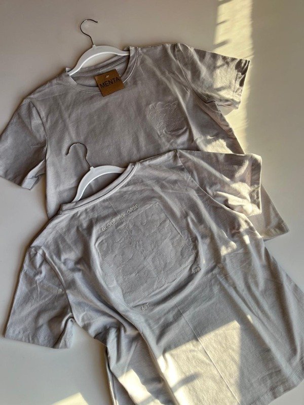 Producto - Remera BLOOMING // 21280 transf